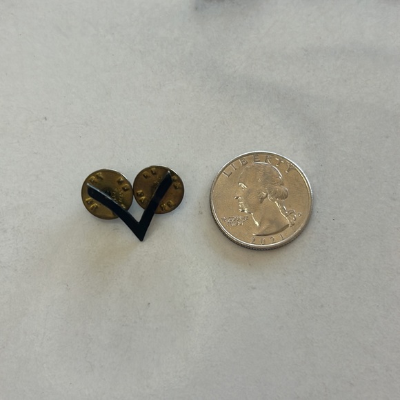 Black Chevron Pin Vintage Private First Class - Picture 4 of 4